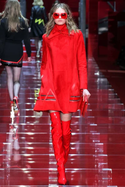 Look 32